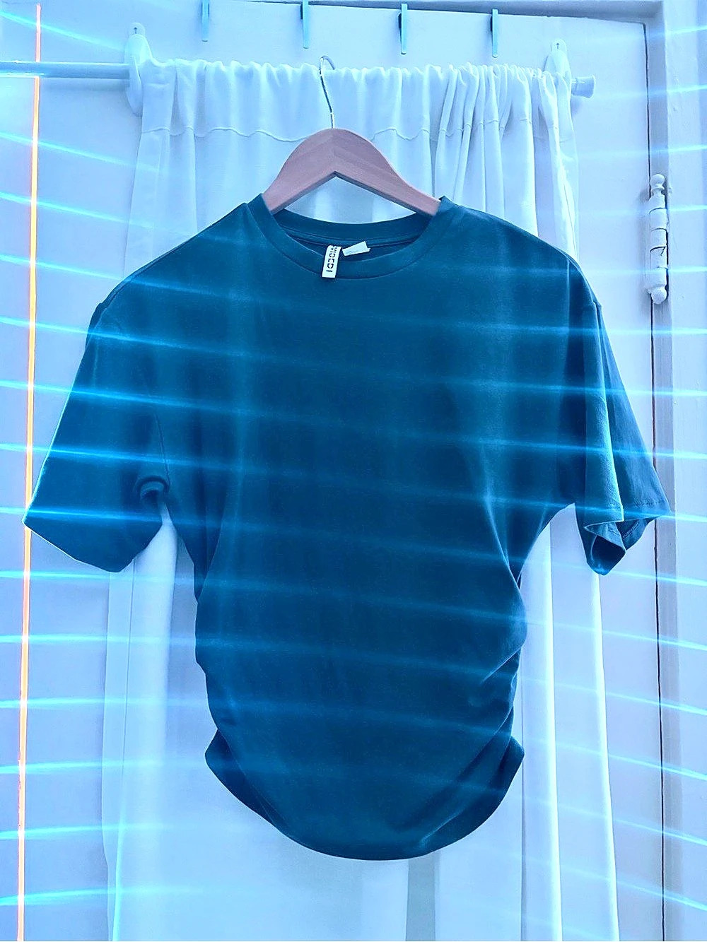 H&M Divided Short Sleeve Tee in dark royal blue Size Medium
